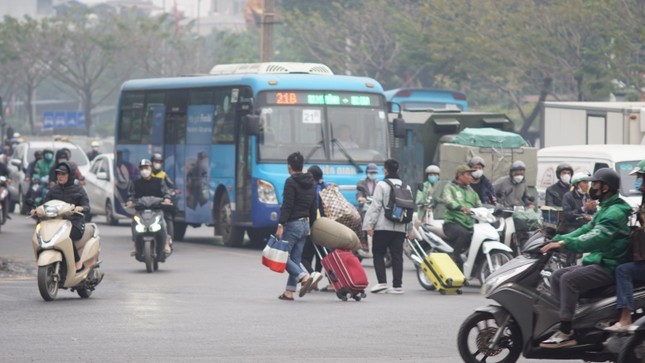 Ha Noi: Nhieu tuyen pho un tac truoc ngay nghi Tet Duong lich-Hinh-15