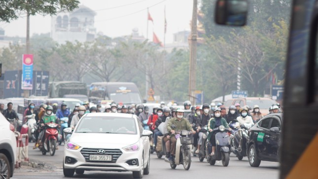 Ha Noi: Nhieu tuyen pho un tac truoc ngay nghi Tet Duong lich-Hinh-5