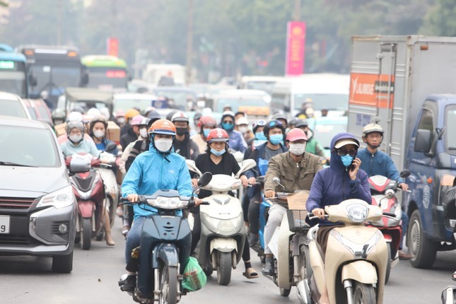 Ha Noi: Nhieu tuyen pho un tac truoc ngay nghi Tet Duong lich-Hinh-7