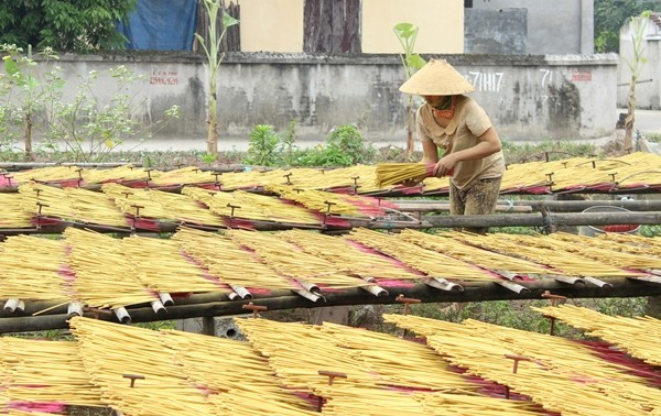 Thuong Tet bang hien vat va nhung hinh anh “cuoi ra nuoc mat“-Hinh-7