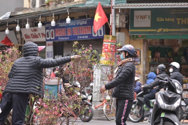 29 Tet: Tieu thuong ngu gat, dao quat e chong cho-Hinh-9