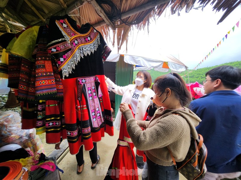 Gioi tre nuom nuop den check in 'Vinh Ha Long xu Nghe'-Hinh-13