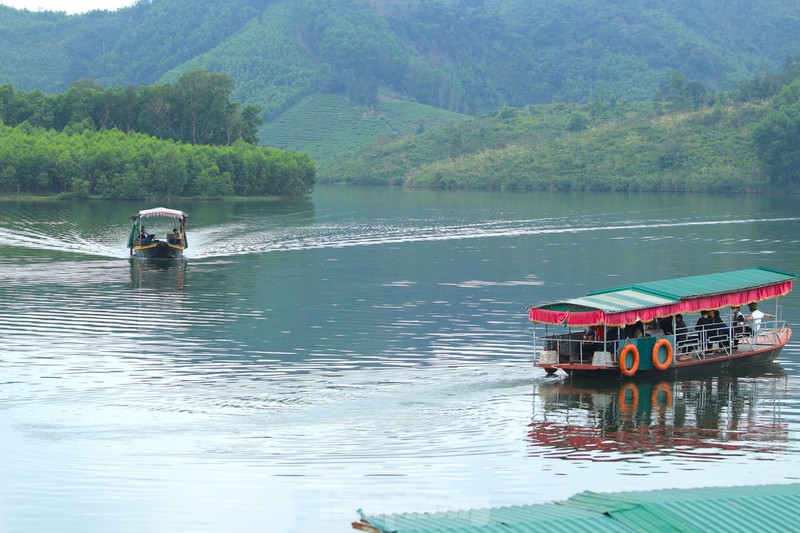 Gioi tre nuom nuop den check in 'Vinh Ha Long xu Nghe'-Hinh-5