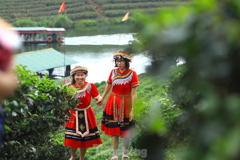 Gioi tre nuom nuop den check in 'Vinh Ha Long xu Nghe'-Hinh-9