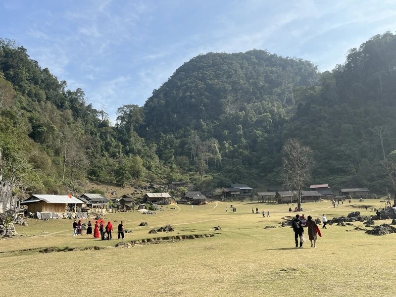 Hang Tau - “lang nguyen thuy” 3 khong tren cao nguyen Moc Chau