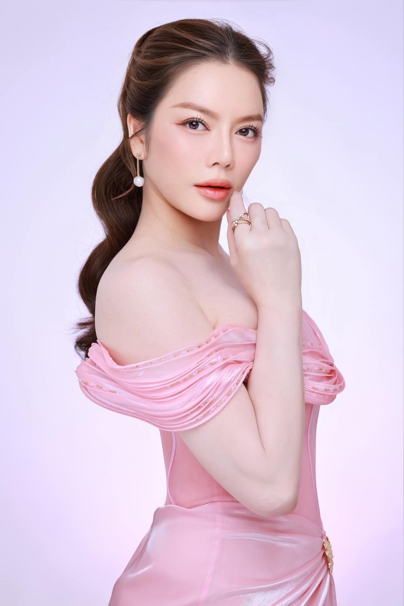 Xuýt xoa khối tài sản “không đếm xuể” của Lý Nhã Kỳ - Hình 5 Xuyt xoa khoi tai san “khong dem xue” cua Ly Nha Ky-Hinh-5