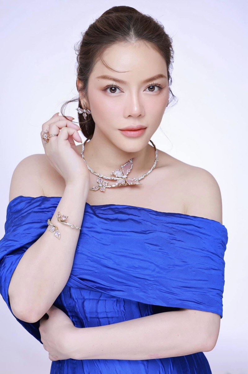 Xuýt xoa khối tài sản “không đếm xuể” của Lý Nhã Kỳ - Hình 6 Xuyt xoa khoi tai san “khong dem xue” cua Ly Nha Ky-Hinh-6