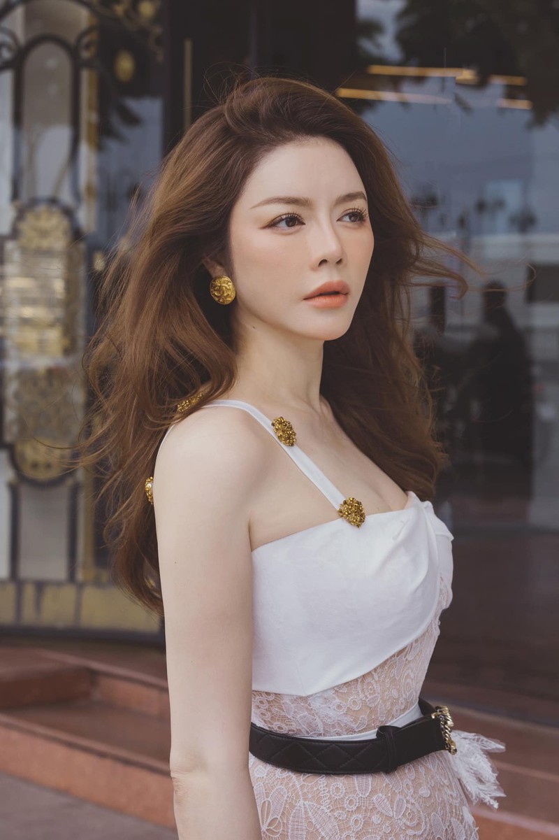 Xuýt xoa khối tài sản “không đếm xuể” của Lý Nhã Kỳ - Hình 8 Xuyt xoa khoi tai san “khong dem xue” cua Ly Nha Ky-Hinh-8