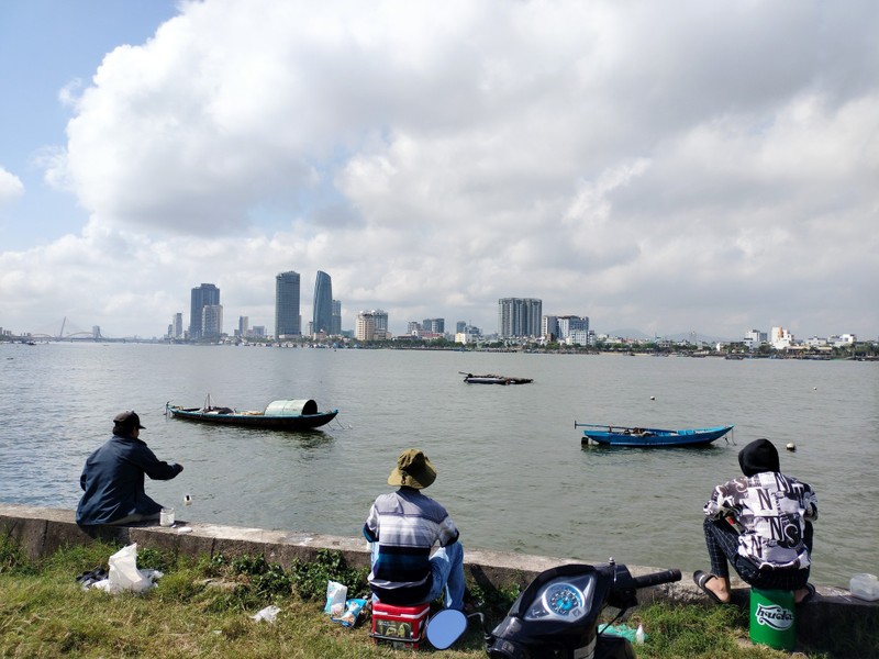 To mo xem can thu Da Nang cau ca bang vo chai