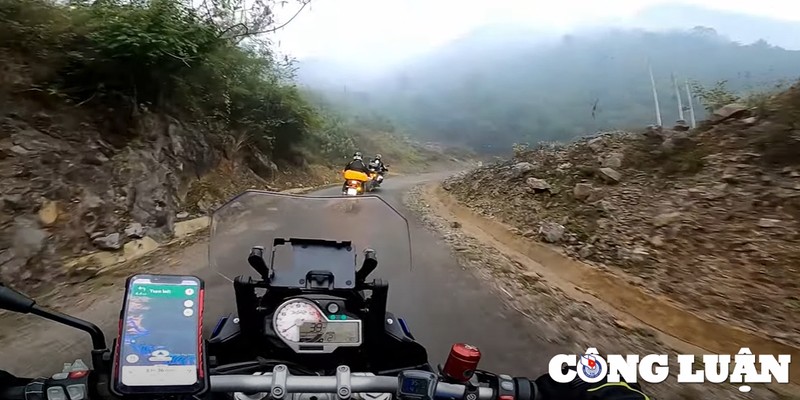 Man nhan ngam nhin deo Me Pia Cao Bang 14 tang tu tren cao-Hinh-3