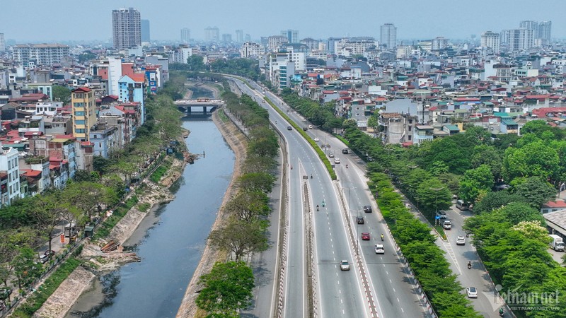 Ngay nghi thu ba, duong pho Ha Noi 