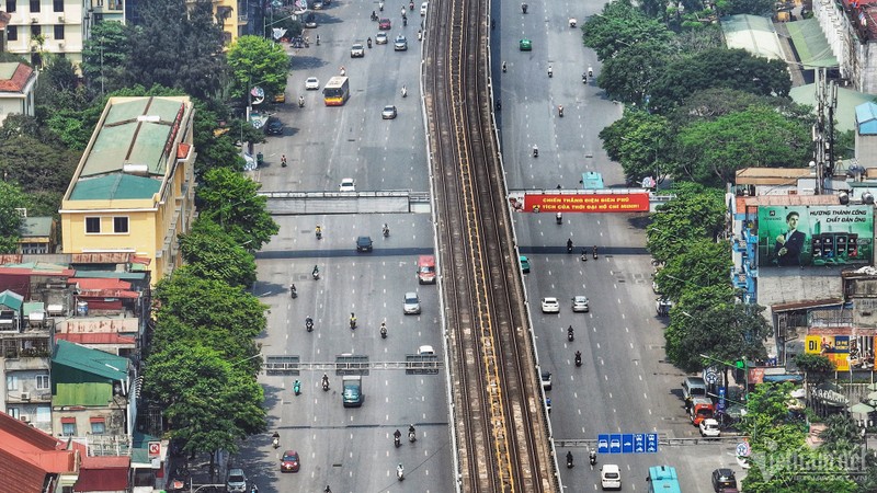 Ngay nghi thu ba, duong pho Ha Noi 