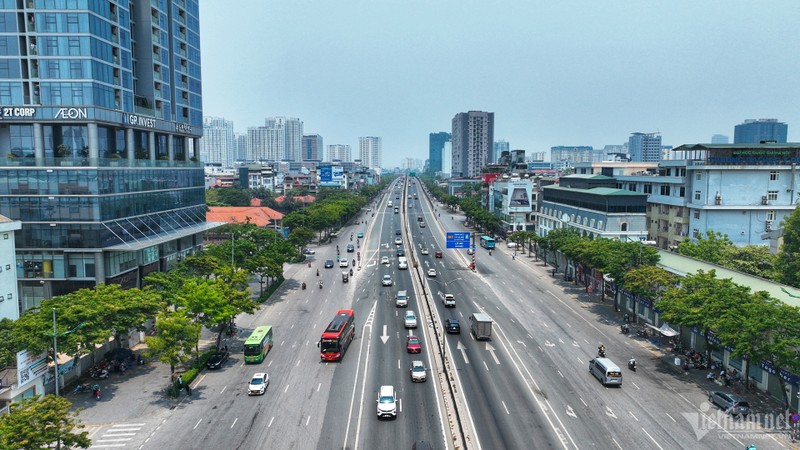 Ngay nghi thu ba, duong pho Ha Noi 