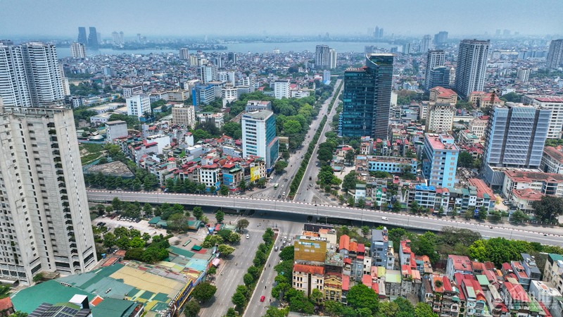 Ngay nghi thu ba, duong pho Ha Noi 