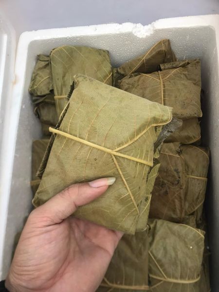 Chị em đua nhau mua bánh trứng kiến, tiểu thương hốt bạc - Hình 6 Chi em dua nhau mua banh trung kien, tieu thuong hot bac-Hinh-6