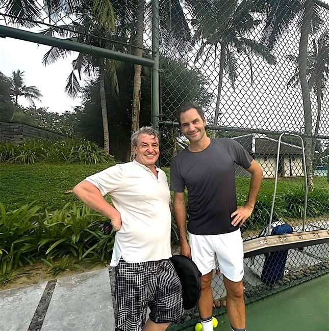 Roger Federer cung gia dinh dang nghi duong tai Quang Nam