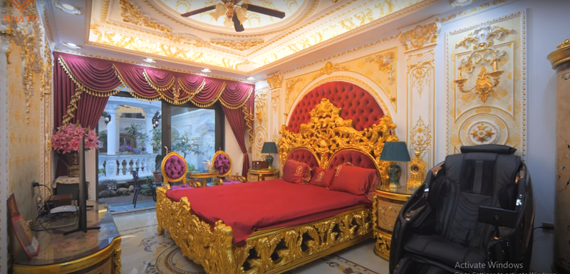 Choáng ngợp biệt thự dát vàng tặng ba mẹ của đại gia Bắc Ninh - Hình 10 Choang ngop biet thu dat vang tang ba me cua dai gia Bac Ninh-Hinh-10