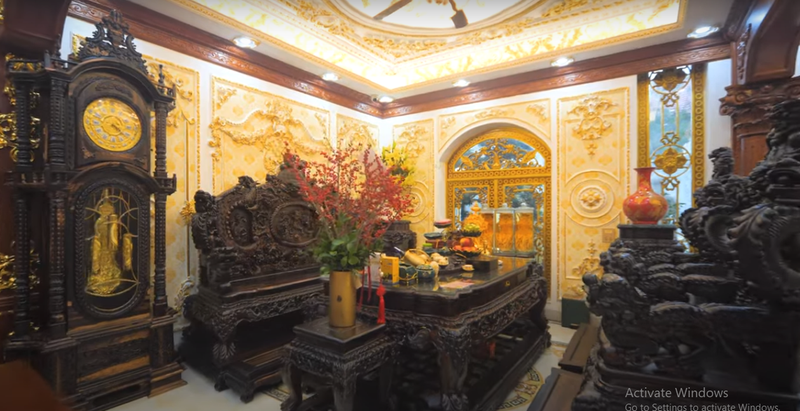 Choáng ngợp biệt thự dát vàng tặng ba mẹ của đại gia Bắc Ninh - Hình 5 Choang ngop biet thu dat vang tang ba me cua dai gia Bac Ninh-Hinh-5