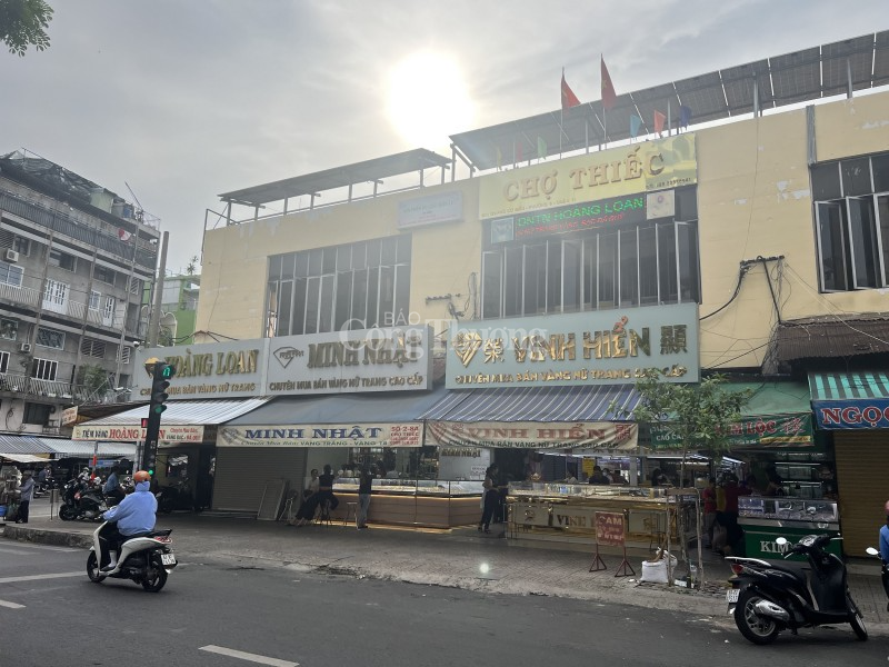 Ben trong khu cho ban vang “binh dan” nhat Sai Gon