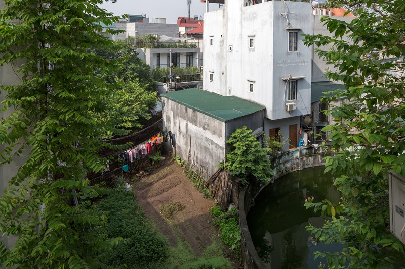 Xay tren dat meo, nha Ha Noi van dep “khong goc chet”