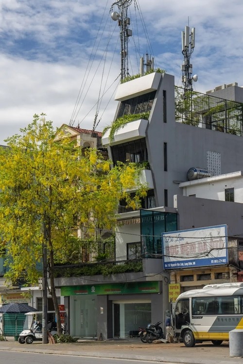 Ngo ngang nha pho nhu “lau dai xanh” giua long Ha Noi