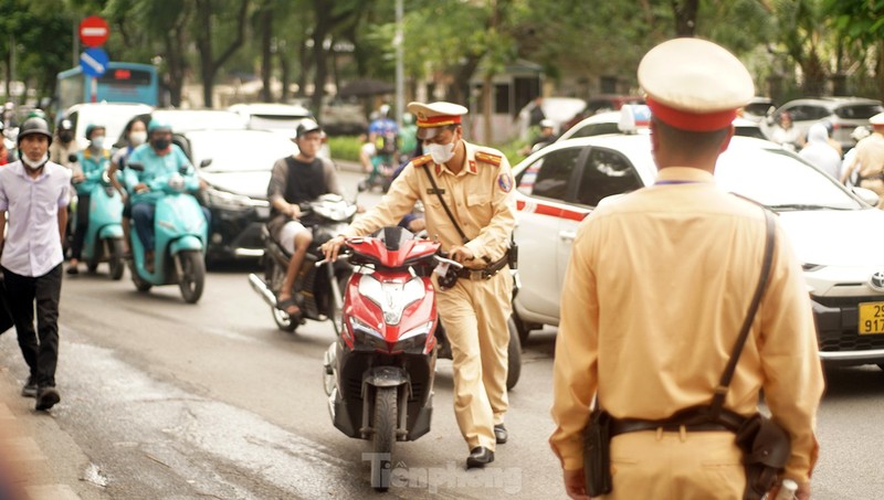 CSGT Ha Noi gui thong bao xac minh vi pham nong do con