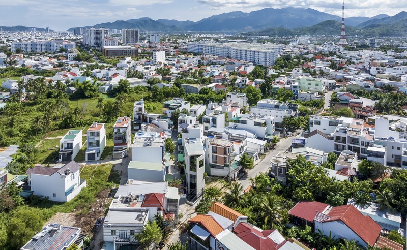 Ngoi nha voi khu vuon tren cao doc nhat vo nhi o Nha Trang