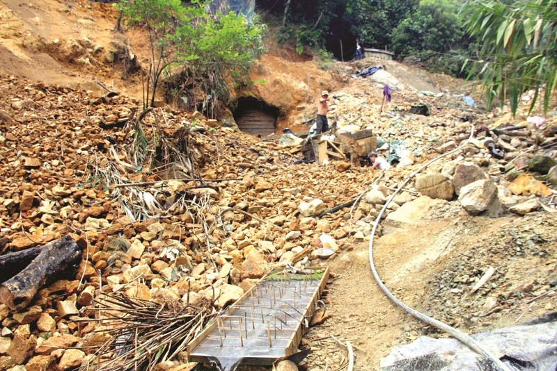 Điều ít biết về mỏ vàng có trữ lượng lớn nhất Việt Nam - Hình 2 Dieu it biet ve mo vang co tru luong lon nhat Viet Nam-Hinh-2