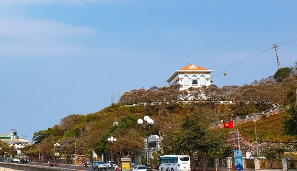 Dinh thu tua nui huong bien cua vua Bao Dai o Vung Tau-Hinh-2