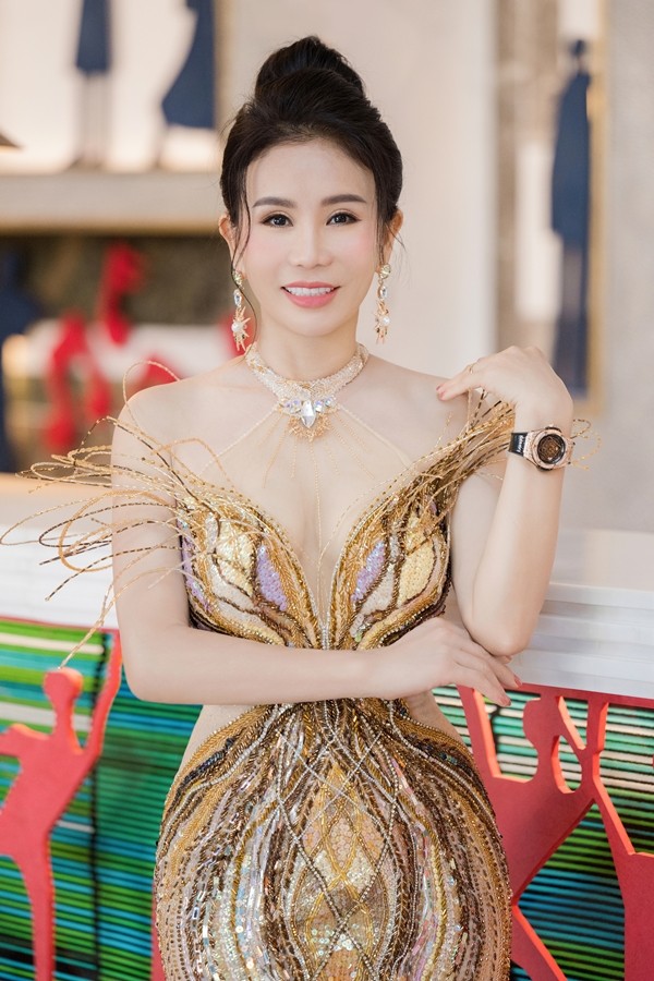 Nu dai gia xay lang tinh nghia dep nhu khu nghi duong la ai?-Hinh-4