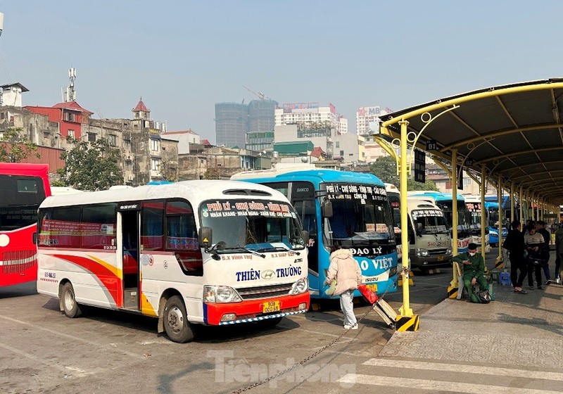 Ben xe Ha Noi vang ve trong ngay nghi le Tet Duong lich-Hinh-6