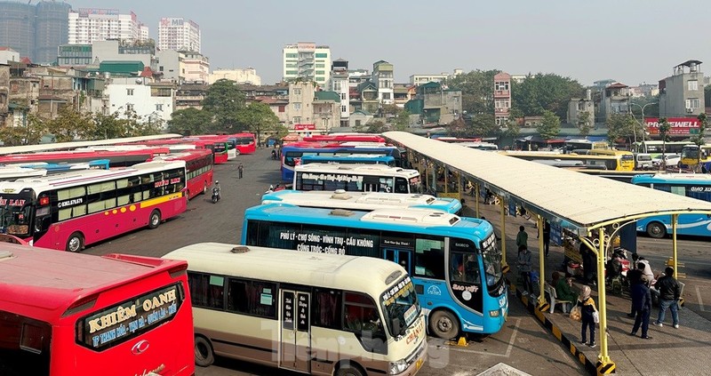 Ben xe Ha Noi vang ve trong ngay nghi le Tet Duong lich