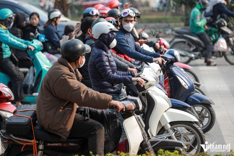 Nga tu tai Ha Noi khac la trong ngay dau tang muc xu phat-Hinh-5