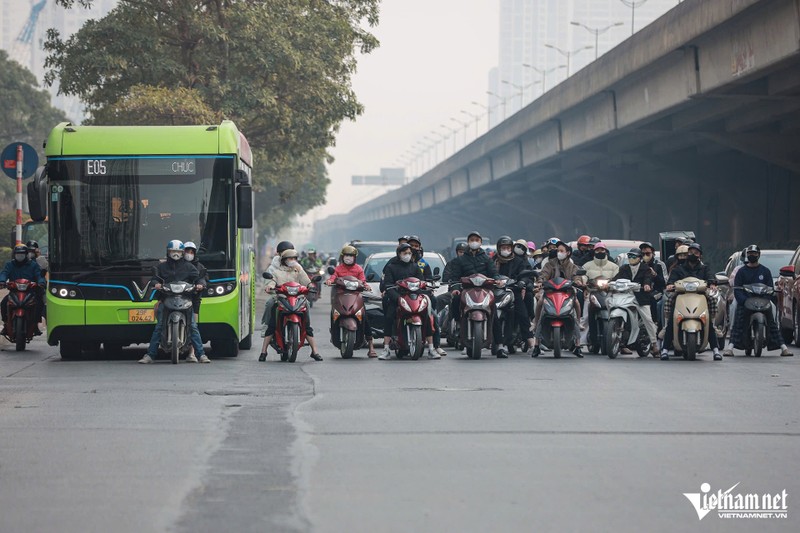 Nga tu tai Ha Noi khac la trong ngay dau tang muc xu phat