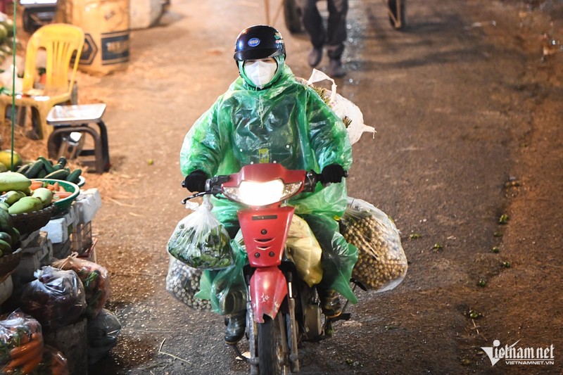 Nguoi Ha Noi dot lua, che chan gio trong dem lanh 12 do C-Hinh-11