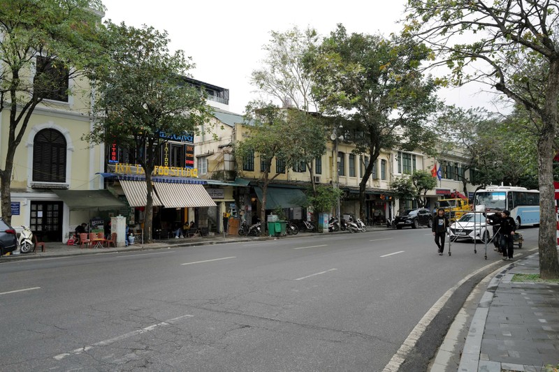 Ben trong nhung can nha sieu nho giua pho co Ha Noi-Hinh-2