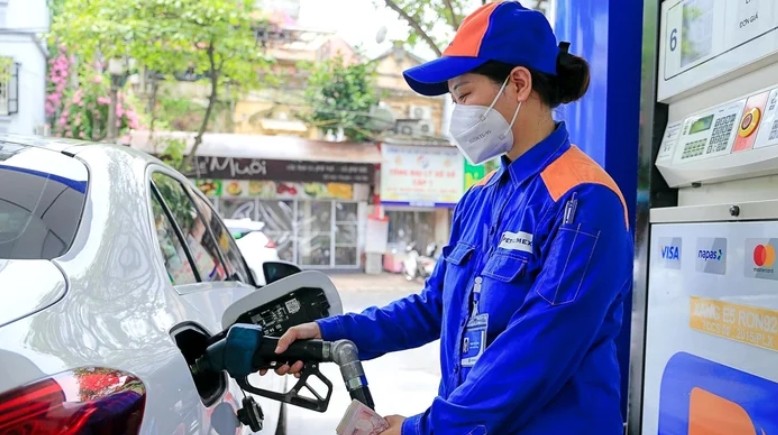 Giá xăng dầu đồng loạt giảm từ chiều nay Gia xang dau dong loat giam tu chieu nay
