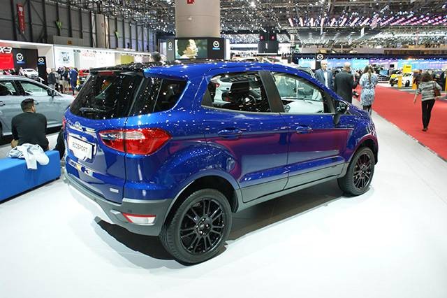 Ford EcoSport moi nhieu cai tien, loai bo lop du phong