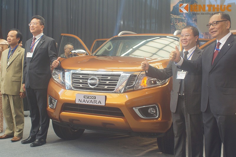 Nissan trinh lang ban tai Navara NP300 