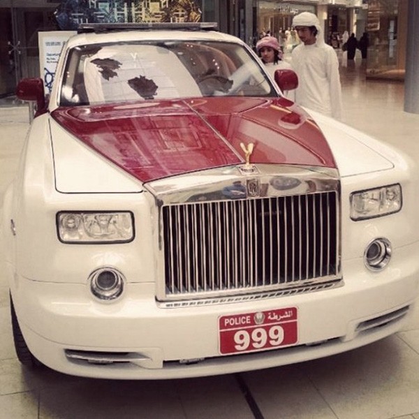 Rolls-Royce Phantom cung chi lam xe tuan tra-Hinh-2