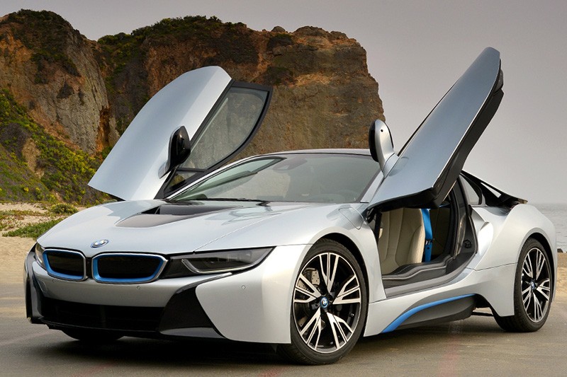 Can canh ve dep uy nghi cua xe canh sat BMW i8-Hinh-6