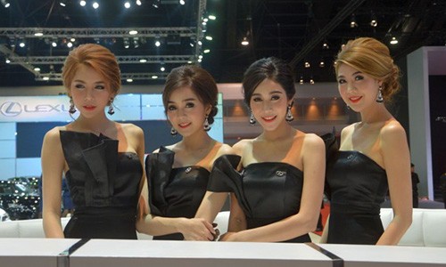 Dan chan dai dot chay Bangkok motorshow 2015