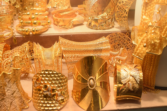 Dieu dac biet o cho vang lon nhat the gioi Dubai Gold Souk-Hinh-5