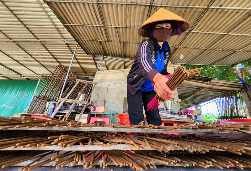 Lang nghe lam huong Tay Lan o Nghe An hoi ha vao vu Tet