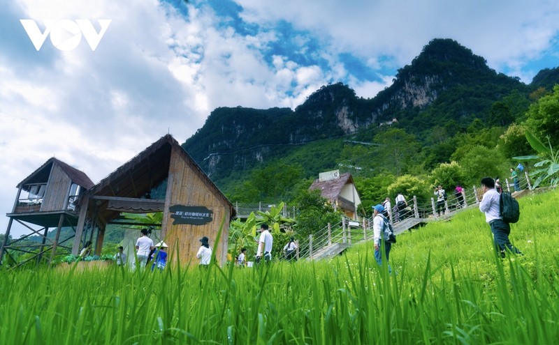 Cao Bang hap dan du khach voi loai hinh du lich qua bien gioi-Hinh-2