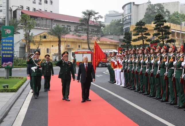 Bac si BV 108 ke nhung ngay dieu tri cho Tong Bi thu Nguyen Phu Trong