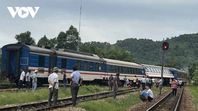 Tau SE11 trat banh tai Lang Co: Duong sat da thong tuyen-Hinh-4