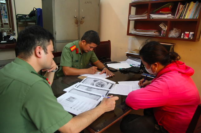 Them 3 doi tuong lien quan vu phao tin 