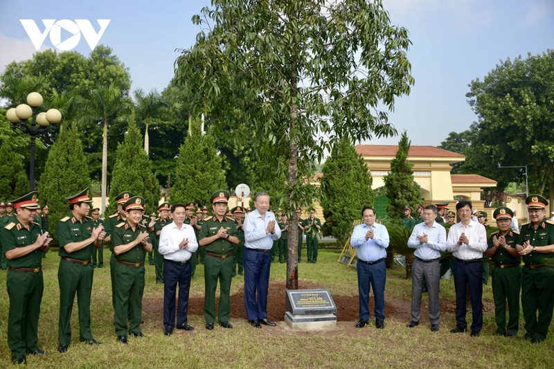 Tong Bi thu, Chu tich nuoc chu tri hoi nghi Ban Thuong vu Quan uy T.U