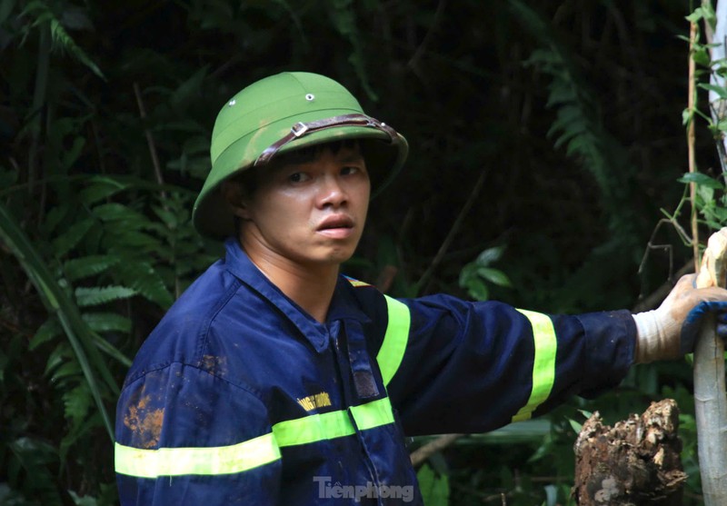 Cao Bang: Toan canh truc vot xe khach bi cuon troi, 29 nguoi chet-Hinh-10